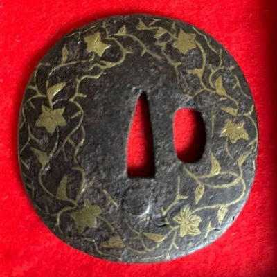 Espada antiga de latão incrustada IronTsuba Edo Heianjo caixa Japão Katana Guard arabesco - Imagem 1 de 4