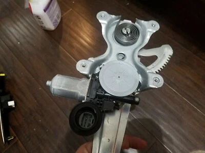 REGULADOR VENTANA TRASERA LH Toyota Avalon 05 06 07 08 09 10 2010 2009 2008 2007 Foto 1 de 2