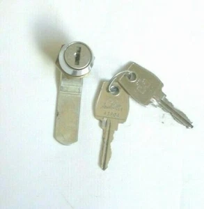 VINTAGE CAR COMPARTMENT LOCK + 2 KEYS - Picture 1 of 3