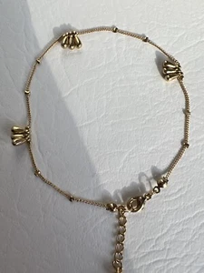 Hermosa pulsera de tobillo ajustable con dijes en tono dorado de 9”-10” - Imagen 1 de 3