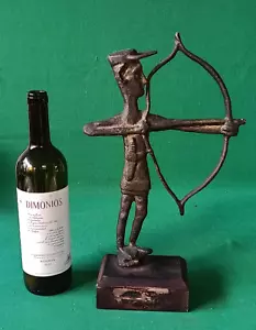 SARDEGNA NURAGICA ARCIERE IN BRONZO BRONZETTO SARDO FAUSTINO MELONI 38 CM. CI50 - Foto 1 di 12