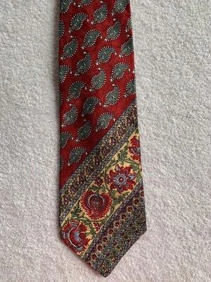 Corbata de Seda CLAIBORNE Vintage Paisley EE. UU. Rubí Tonos Joya Hecha en EE. UU. Clásica Foto 1 de 4