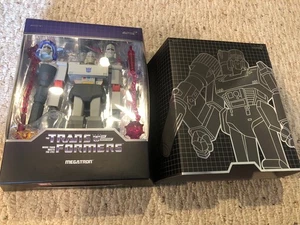 Figura de acción Transformers Ultimates - Super 7 - Megatron 7" con accesorios - Imagen 1 de 4