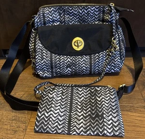BAGGALLINI Provence schwarz & weiß Umhängetasche vorne Drehverschluss & Handgelenktasche - Bild 1 von 11