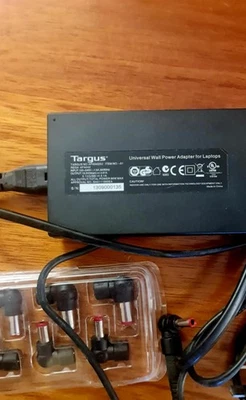 Targus 90W universal adapter with 5 tips of your choice - image 1 of 2