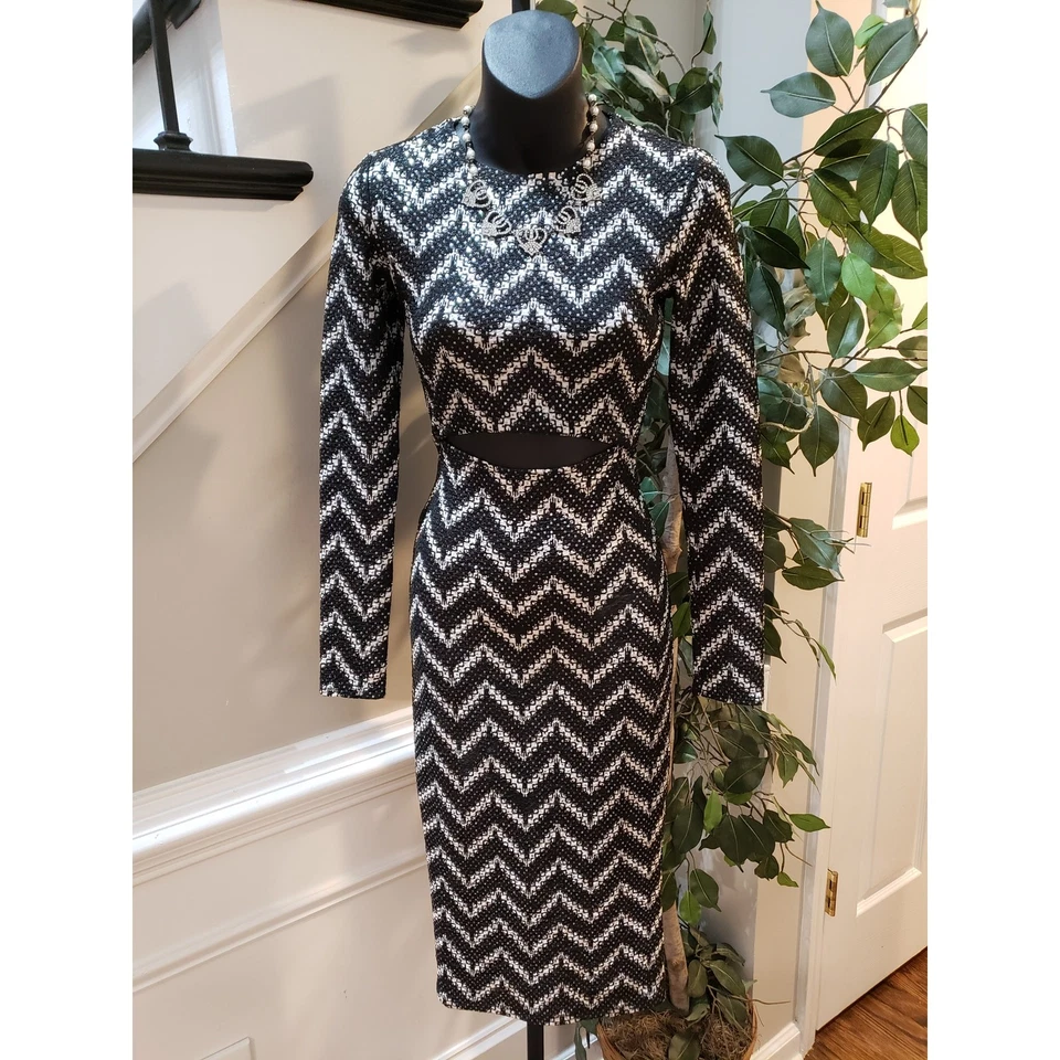 Vestido ajustado Monaco para mujer talla XS negro blanco chevron recorte cintura manga larga Foto 1 de 4