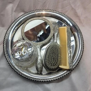 Versilbertes Waschtischset, Kamm, Spiegel, Bürste, Glas und Tablett W Rogers 171 Silber - Bild 1 von 11