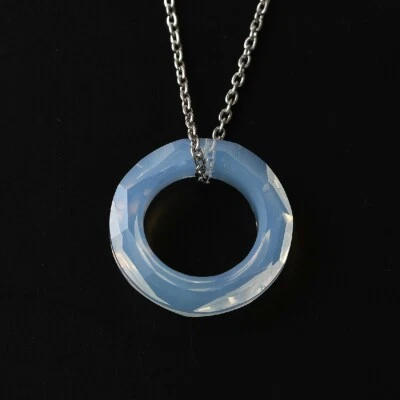 Collar colgante circular de cristal de ópalo blanco de 20 pulgadas en platino sobre S de ley Foto 1 de 3