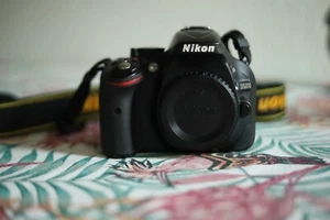 Nikon D D5200 24.1 MP SLR-Digitalkamera (Nur Gehäuse) - Shutter Count: 13966 - Bild 1 von 4