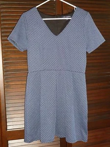 ONE CLOTHING Vestido de Patinador Azul y Negro, Cuello en V Mangas Cortas, Estampado Geométrico, M - Imagen 1 de 6