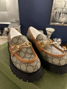 Mocassini Gucci da donna in pelle marrone con stampa GG taglia 3,5 UK/EU36,5 - Foto 1 di 10