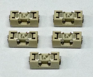 5 Stück 5A 125V Littelfuse 154005 Sicherungen mit Halter - Aufbaumontage (M2042) - Picture 1 of 5