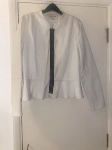 River Island elfenbeinweiße Schößchenjacke mit schwarzem Reißverschluss Gr.16  - Bild 1 von 17