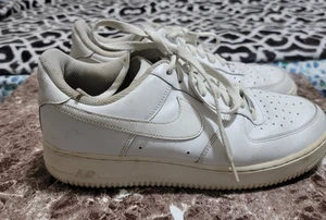 Size 9.5 - Nike Air Force 1 '07 Low Triple White Men's CW2288-111 sneakers - Picture 1 of 6