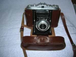 AGFA Isolette  - Klappkamera mit Tasche und Blitzlichtgerät dabei - Bild 1 von 19