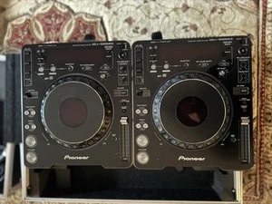 Reproductor de CD/MP3 DJ Pioneer CDJ-1000MK3 con estuche funcionando. Display Issue on one - Imagen 1 de 11