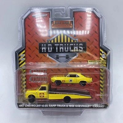 Camionetas GreenLight HD serie 1967 Chevy C-30 camión rampa y Camaro '69 carcasa 1:64 Foto 1 de 2