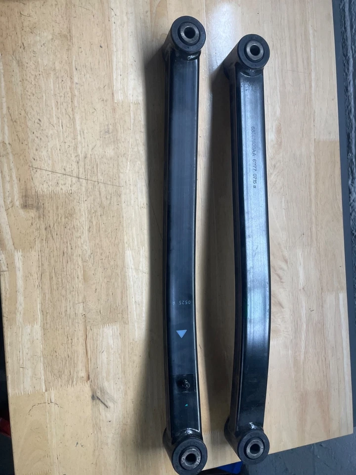 Brazos de control inferiores traseros ambos lados para Jeep Wrangler 2018-2025 OEM Foto 1 de 4