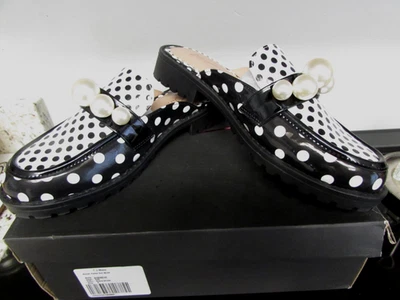 Mocasines de mula Betsey Johnson NORAH blanco y negro charol a lunares talla 8 Foto 1 de 4