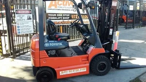TOYOTA ELECTRIC FORKLIFT 1.8 TON 4.3M LIFT CONTAINER MAST 2012 MODEL $16000+GST - Picture 1 of 11