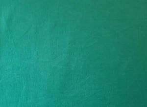 New BTY x 45"W Solid Emerald Green Fabric 100% Cotton Quilting Sewing Crafting  - Picture 1 of 2