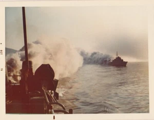 Original Photo Navy Ship USS READY PG-87 Patrol Gunboat 1975 Laying Smoke Screen - Picture 1 of 2