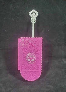 Monster High Doll Skelita Scaris Pink Suitcase / Luggage (small mark on inside) - Imagen 1 de 4