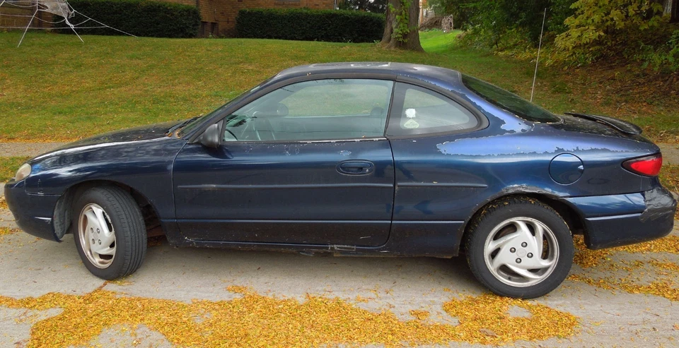 2002 Ford Escort  Foto 1 de 4