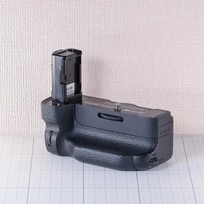 Sony VG-C3EM Vertical Battery Grip for a9 a7R III a7 III Mirrorless Camera Japan - Image 1 of 4