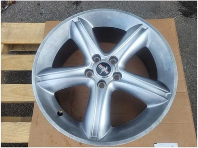 Llanta Ford Mustang GT 2005-2014 19x8,5 radios ranurados pintura *rasguños* 2715 Foto 1 de 4