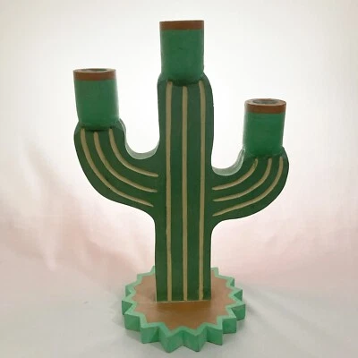 Candelabro cónico de madera hecho a mano para cactus del suroeste Foto 1 de 4