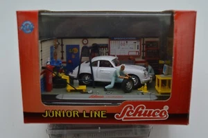 Schuco Diorama 1/43 Porsche weiß Automechaniker Arbeitsplatz Art.-Nr.27031 - Bild 1 von 6