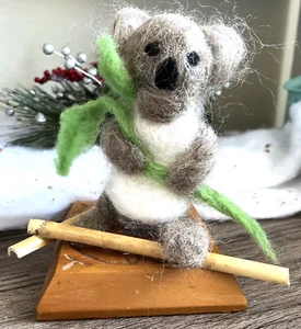 NEEDLE FELTED BABY KOALA SCULPTURE HOLDING A BRANCH-HANDMADE, GIFT, BEARS - Picture 1 of 6