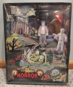 ULTRA RARE UNIVERSAL MONSTERS  ITALIAN DYNAMIC 3D HORROR TARGET GAME SEALED! - Picture 1 of 7