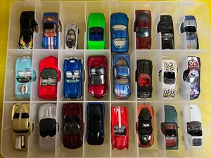 Hot Wheels, Matchbox TM GM - Auto Corvette -1975-2001+custodia portaoggetti - Foto 1 di 11