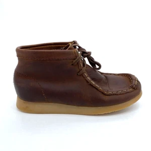 Little Kids 13 M Clarks Wallabee Boot Brown Solid Leather Lace Up Moc Toe Boys - Picture 1 of 12