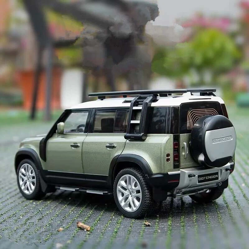 1/18 Range Rover Defender SUV Alloy Car Model Diecast Metal Off-road Vehicles - Image 1 of 4