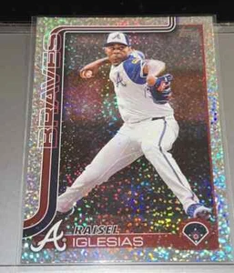 2025 Topps Series 1 Celebration CONFETTI Rainbow Foil RAISEL IGLESIAS #304 - Bild 1 von 1