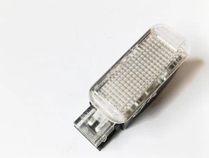Otra luz interior trasera izquierda Skoda Superb B5 (3U) 2003 UST125218 - Imagen 1 de 3
