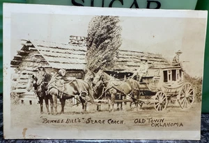 Antigua foto postal RPPC Pawnee Bill Stage Coach Old Town Oklahoma - Imagen 1 de 4