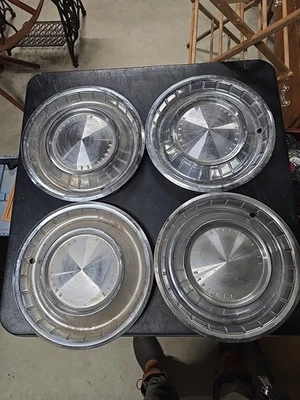 Vintage lincoln continental hubcap set of four - Image 1 of 4