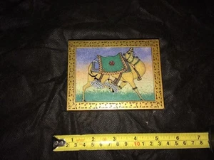 Scatola in legno VINTAGE con un quadro di cammello in alto - Foto 1 di 3