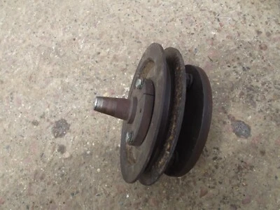 Polea de motor Hustler 320 Excel Foto 1 de 4