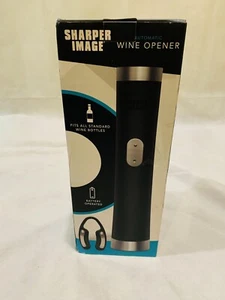 Nuevo en caja Abridor de vino automático Sharper Image funciona con pilas con cortador de papel incluido - Imagen 1 de 6