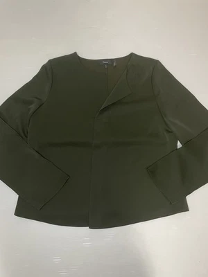 Blusa Theory Manga Larga Plisada Frontal Verde Oscuro Talla Grande Foto 1 de 4