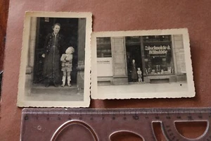 zwei alte Fotos - Frau mit Kind - Geschäft Zuschneide- und Nähstube - Ort ??? - Picture 1 of 5