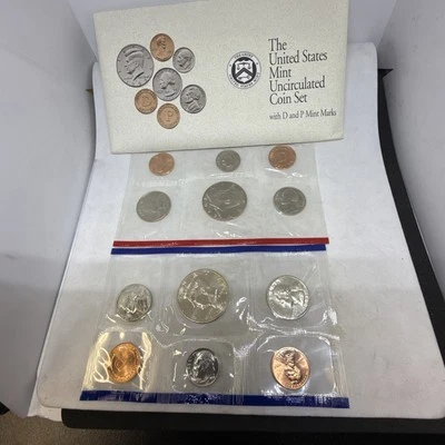 1992 US Mint 10 Coin Uncirculated Set Complete Philadelphia & Denver OGP & COA - Image 1 of 4