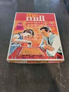 complete The MILL Game - Schapher - early red green plastic White base - Picture 1 of 5