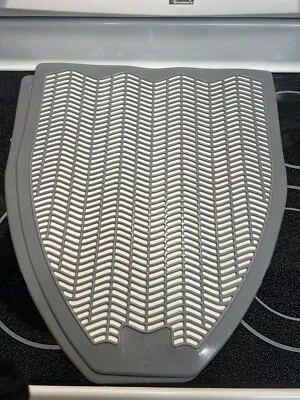 Alfombrilla de urinario para paseo marítimo 21,25” x 17,5” BWK UMGW gris sobre blanco - Hecha en EE. UU. Paquete de 2 Foto 1 de 2