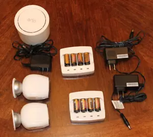 Arlo NETGEAR security camera bundle - Picture 1 of 9